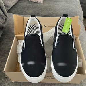 Taos Footwear Women’s Black Slip-On Shoes